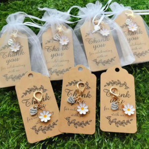 20pc Thank you cards with White Daisy Keychain Charm in Organza Bags